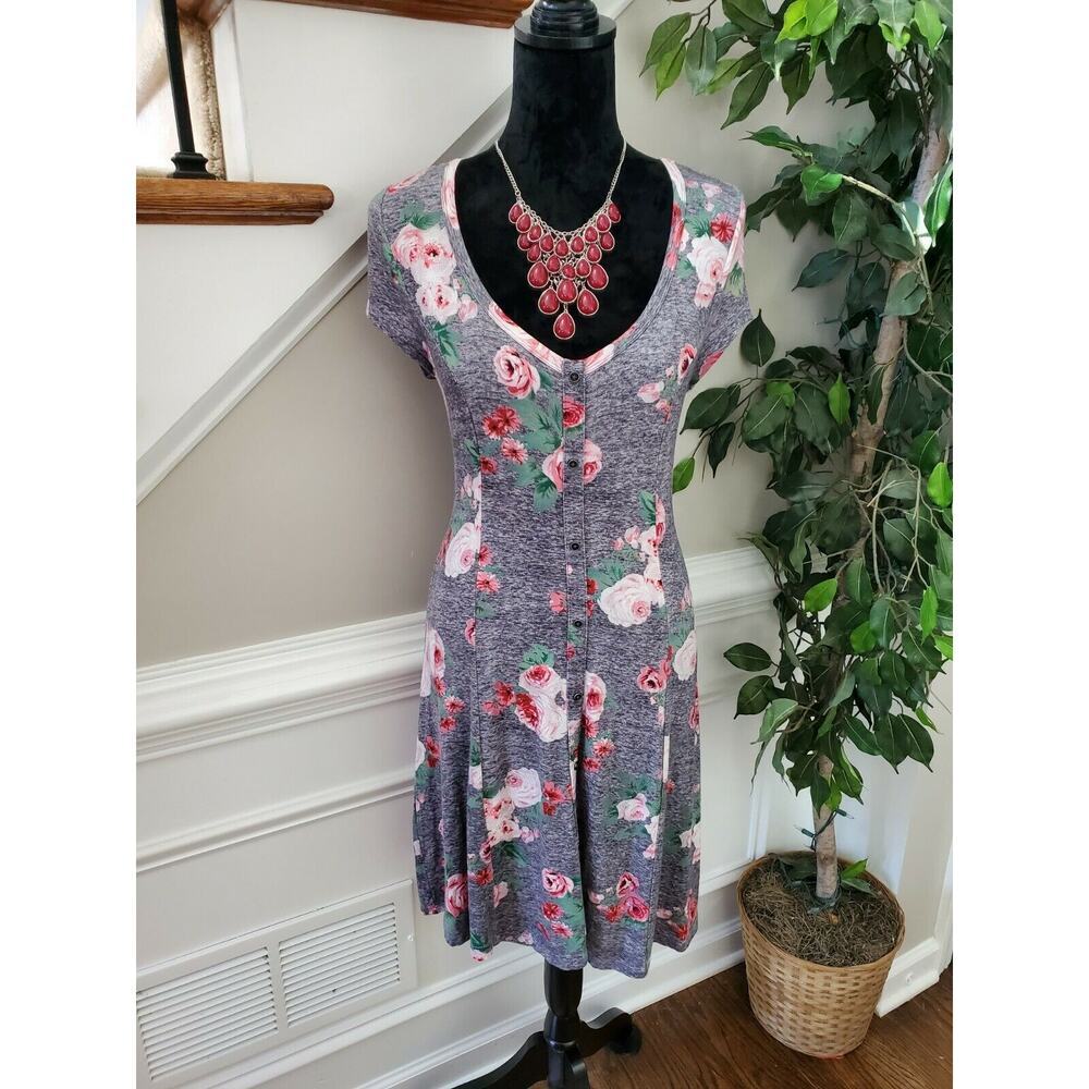 Skater Women's Gray Floral Rayon V-Neck Short Sleeve Knee Length Dress Size M